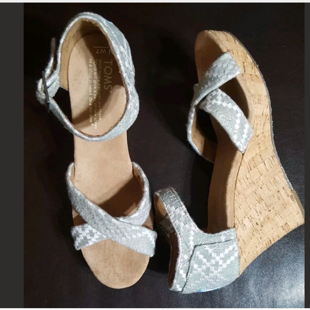 Toms Cross strap Gray Wedges